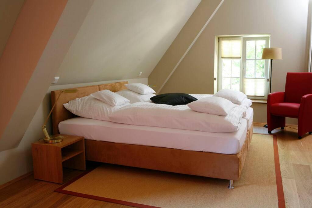 Haus Keppelborg: Zi Ferdinand Mit Rosengartenblick 히크 외부 사진